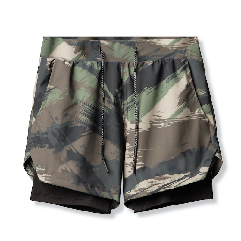Breathable double-layer shorts for outdoor running and cycling.