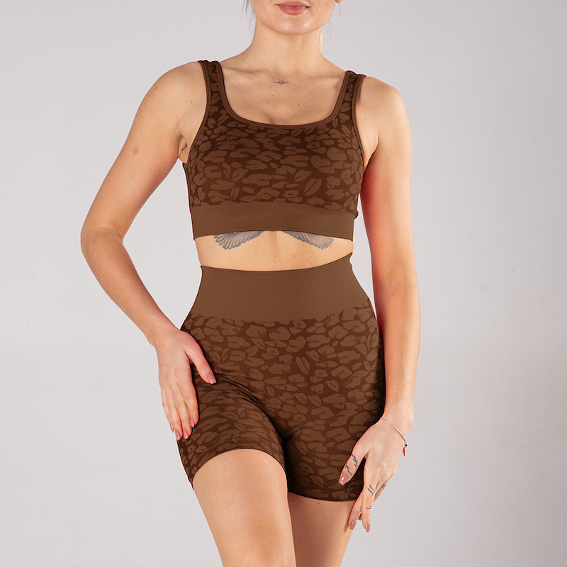 The tight-fitting, shockproof sports bra features seamless yoga wear.